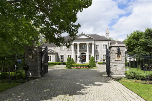 加拿大温哥华面临租房危机 租房难?!