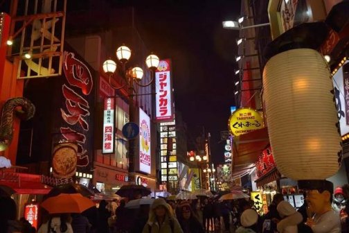 温哥华西蒙菲莎大学租房房租可以刷银行卡吗？